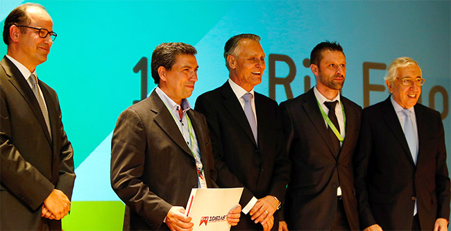 Entrega do prémio ao projecto vencedor do FAZ-IOP 2015, “Território Criativo”
